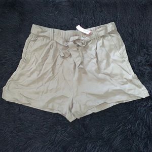 Olive Self Tie Pocket Shorts